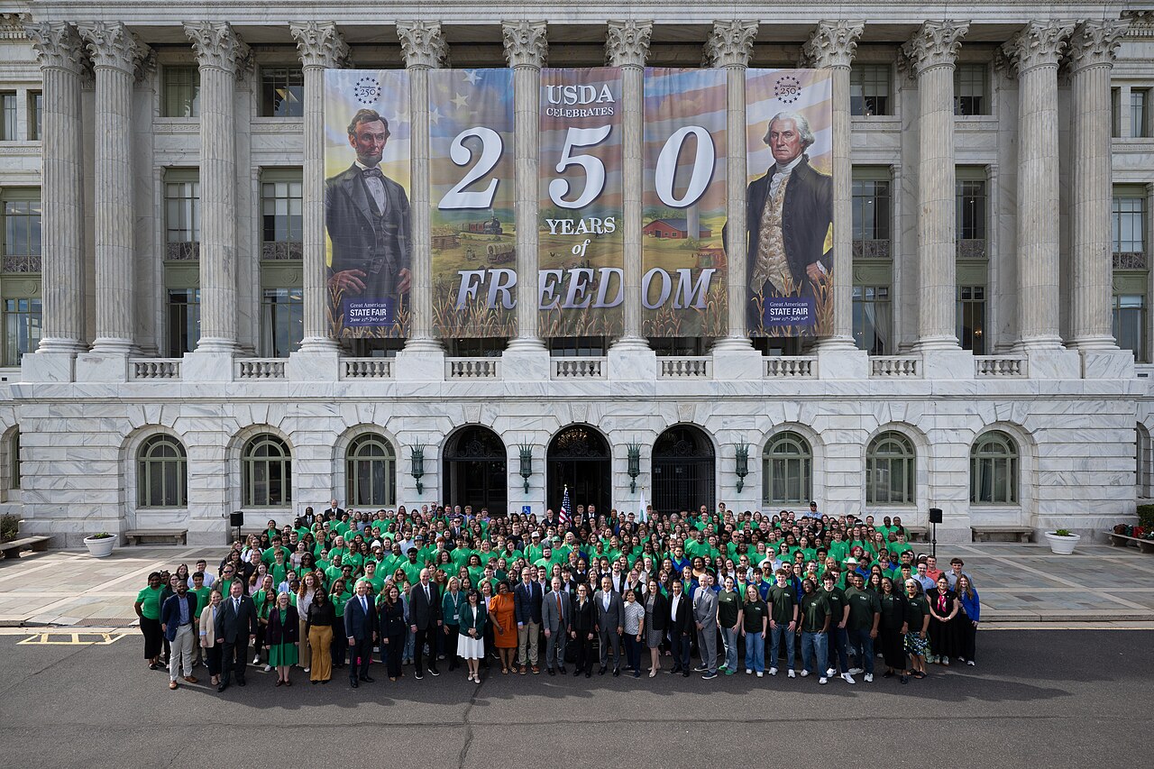 Hundreds of 4-H’ers from around the nation met in Washington D.C. for the National 4-H Conference and pose for a group photo in front of the U.S. Department of Agriculture Headquar